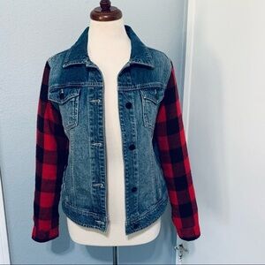 Forever 21 Denim Jacket Size M
